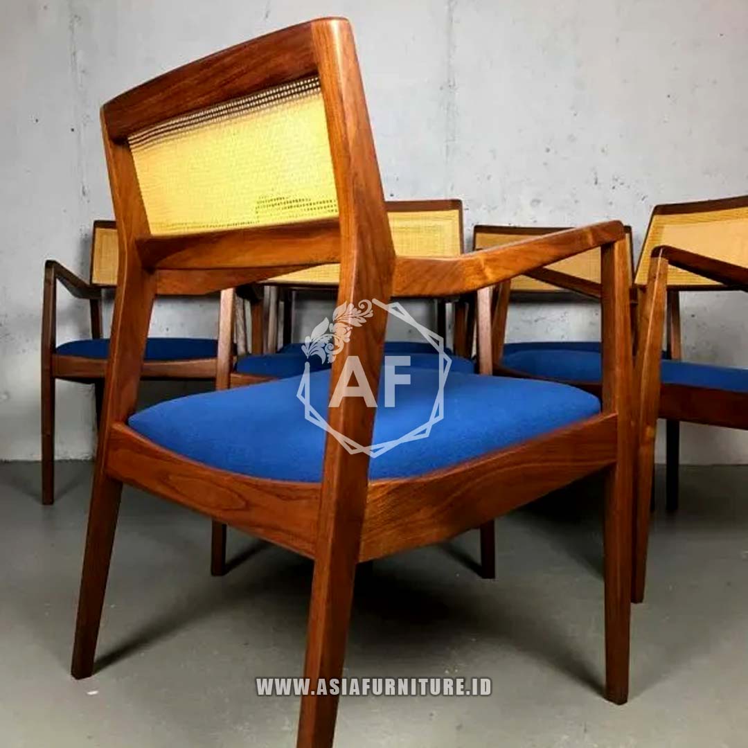 Kursi Cafe Minimalis Elegan Nyaman 2